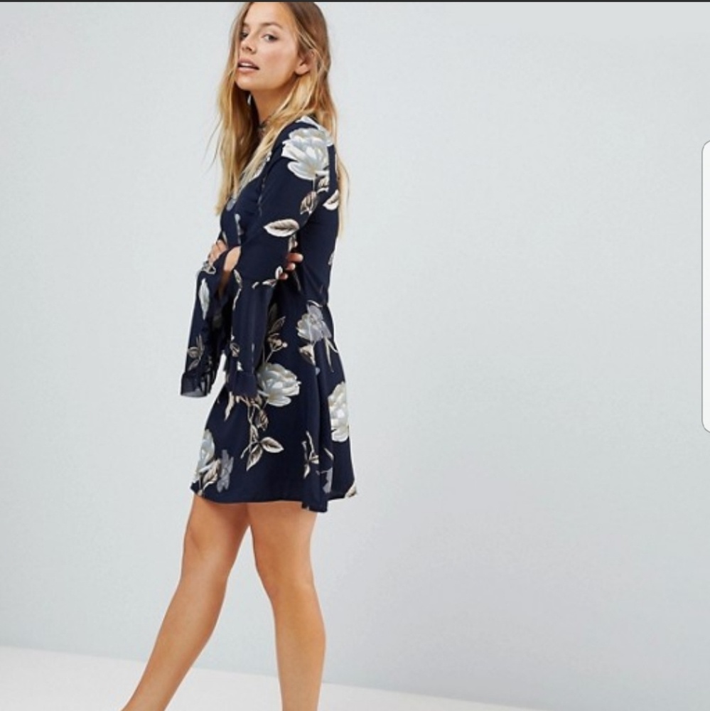 Floral Flare Sleeve Shift Dress - Picture 7 of 8